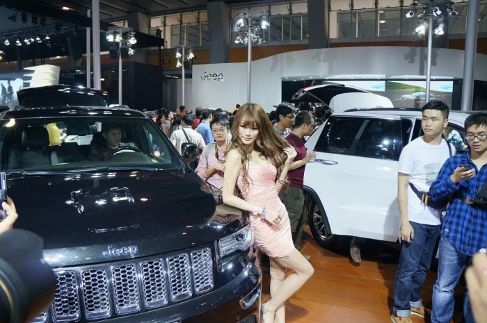Модели и автомобили на выставке Auto Guangzhou-2013