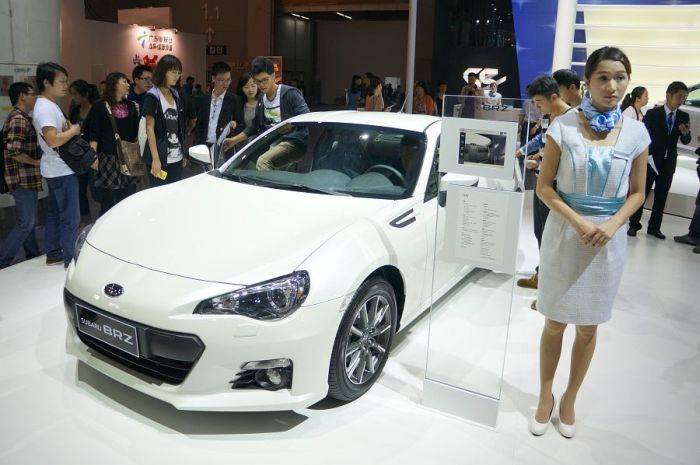 Модели и автомобили на выставке Auto Guangzhou-2013