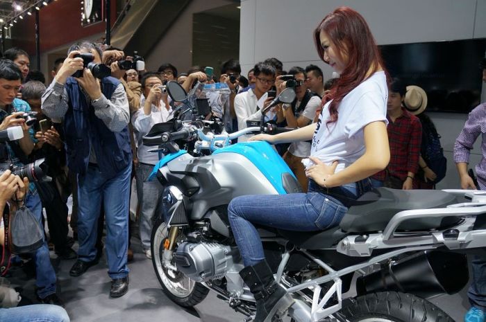 Модели и автомобили на выставке Auto Guangzhou-2013