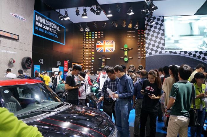 Модели и автомобили на выставке Auto Guangzhou-2013