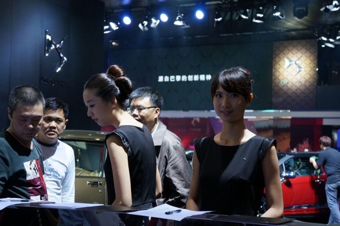 Модели и автомобили на выставке Auto Guangzhou-2013