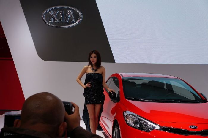 Модели и автомобили на выставке Auto Guangzhou-2013