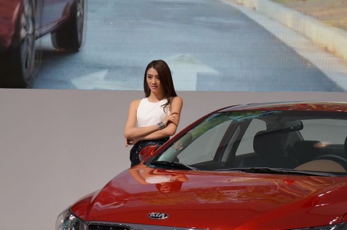 Модели и автомобили на выставке Auto Guangzhou-2013