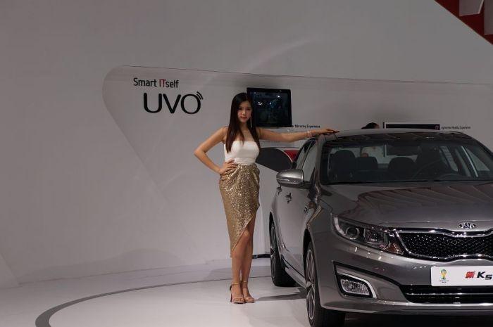 Модели и автомобили на выставке Auto Guangzhou-2013