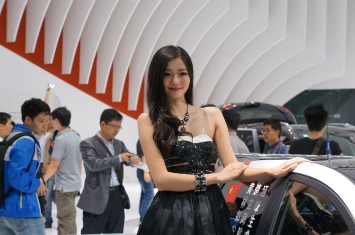 Модели и автомобили на выставке Auto Guangzhou-2013