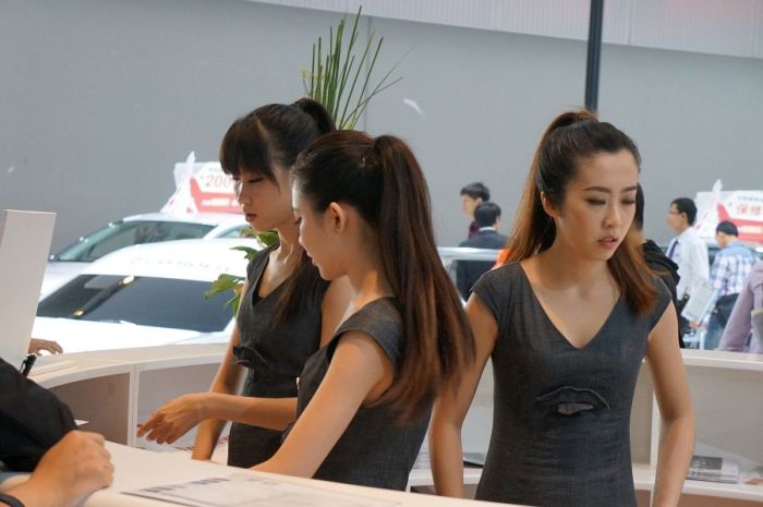 Модели и автомобили на выставке Auto Guangzhou-2013