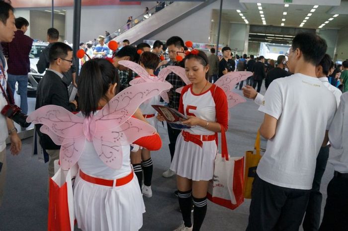 Модели и автомобили на выставке Auto Guangzhou-2013