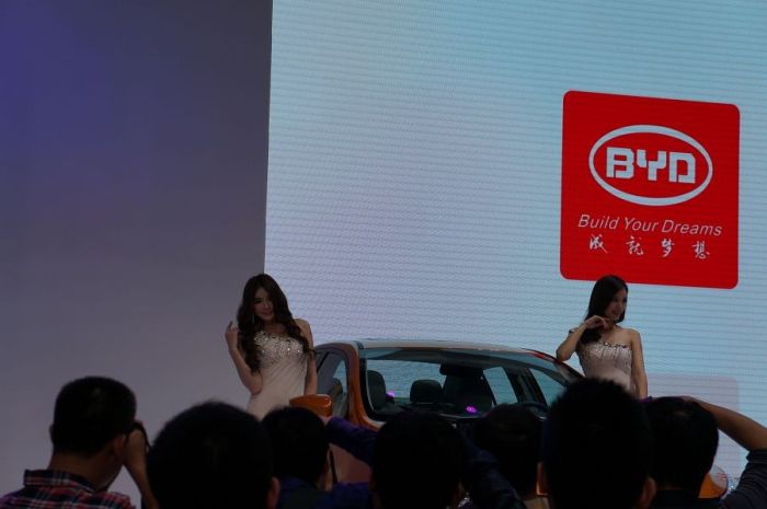 Модели и автомобили на выставке Auto Guangzhou-2013