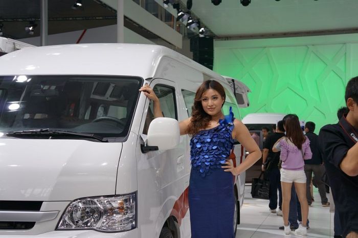 Модели и автомобили на выставке Auto Guangzhou-2013