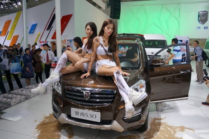 Модели и автомобили на выставке Auto Guangzhou-2013