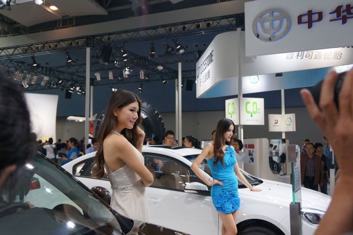 Модели и автомобили на выставке Auto Guangzhou-2013