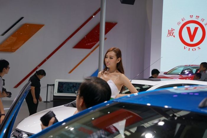 Модели и автомобили на выставке Auto Guangzhou-2013