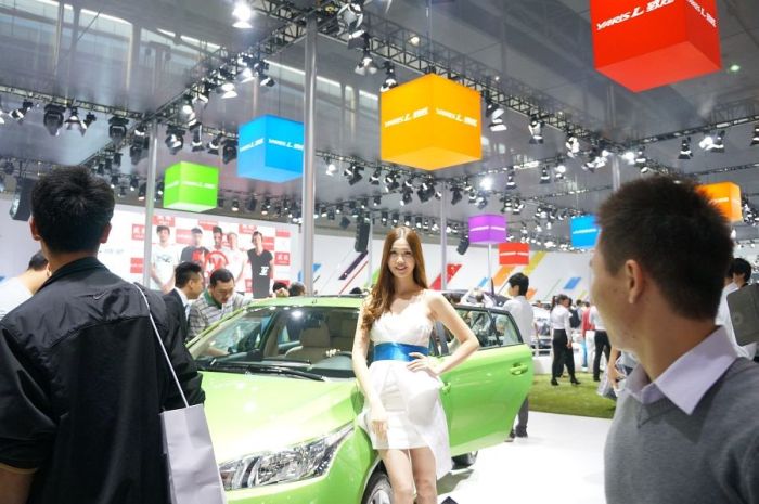 Модели и автомобили на выставке Auto Guangzhou-2013