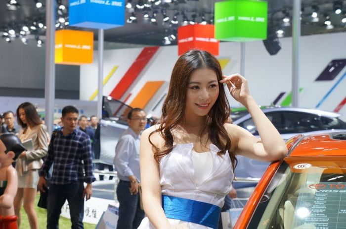 Модели и автомобили на выставке Auto Guangzhou-2013