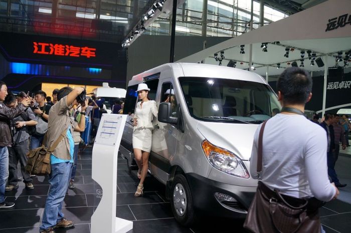 Модели и автомобили на выставке Auto Guangzhou-2013