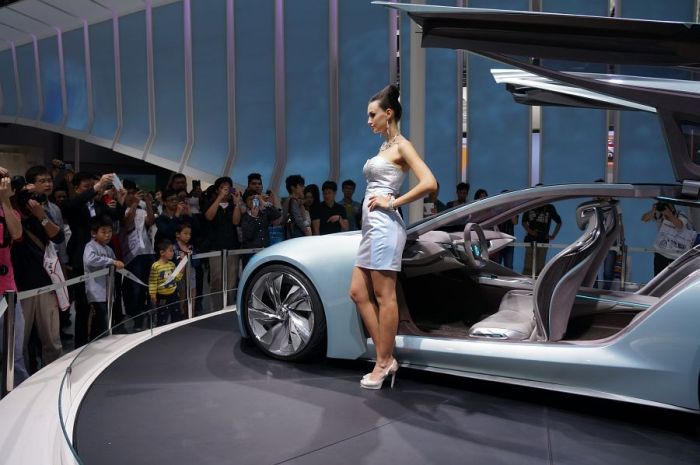 Модели и автомобили на выставке Auto Guangzhou-2013