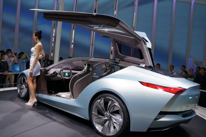 Модели и автомобили на выставке Auto Guangzhou-2013