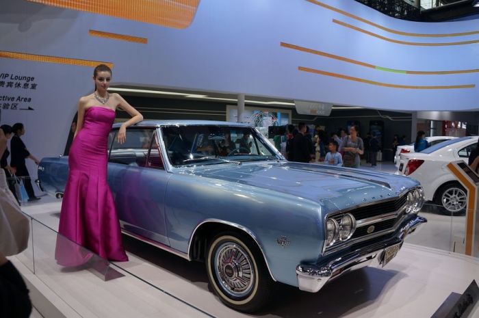 Модели и автомобили на выставке Auto Guangzhou-2013