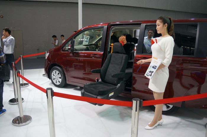 Модели и автомобили на выставке Auto Guangzhou-2013