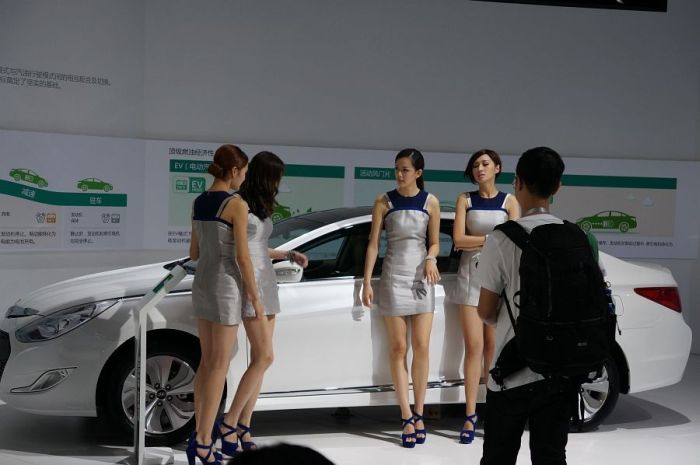 Модели и автомобили на выставке Auto Guangzhou-2013