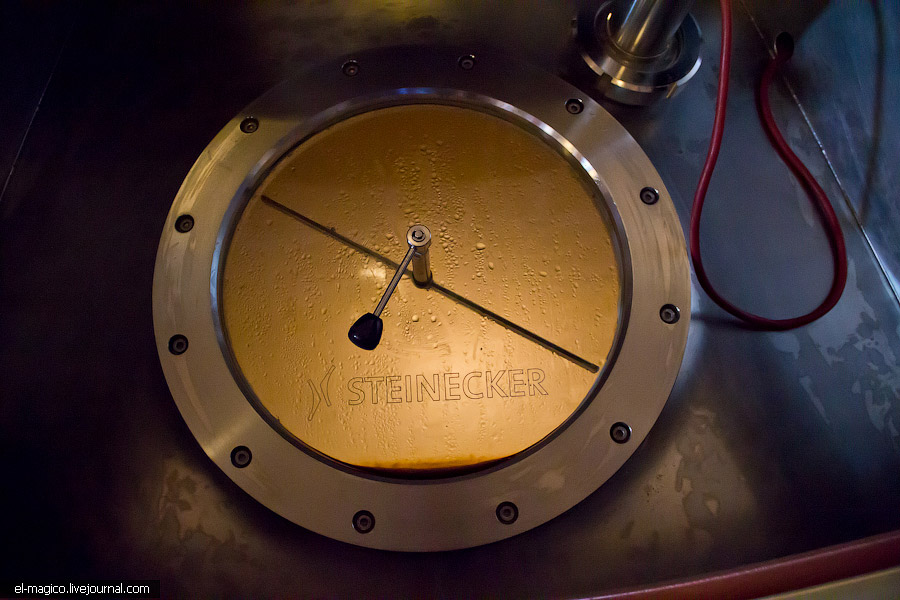 Экскурсия на Feldschl"osschen — самый главный пивной завод Швейцарии Экскурсия на Feldschl"osschen — самый главный пивной завод Швейцарии