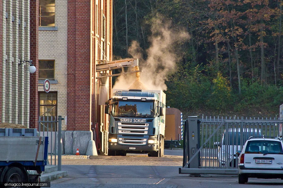 Экскурсия на Feldschl"osschen — самый главный пивной завод Швейцарии Экскурсия на Feldschl"osschen — самый главный пивной завод Швейцарии