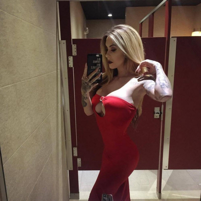 Девушки в обтягивающих платьях