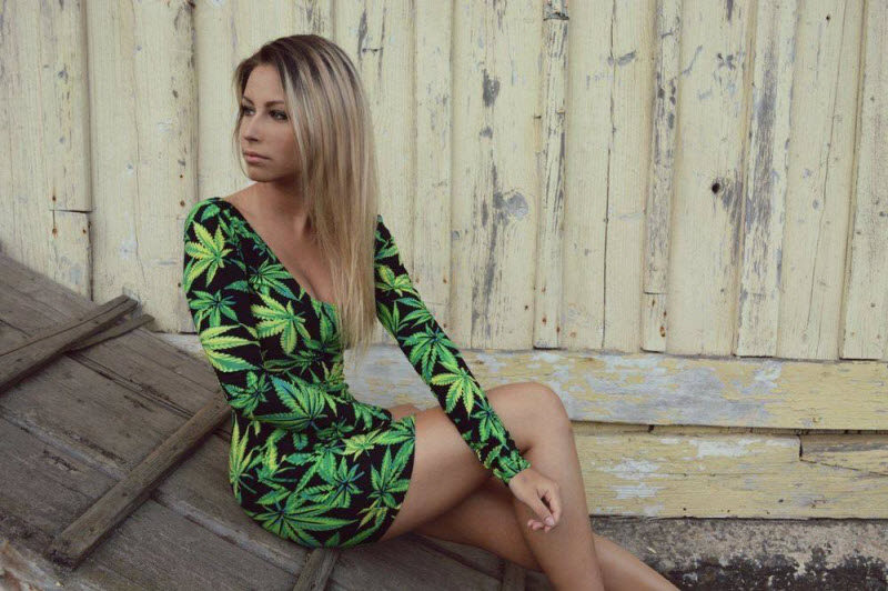 Девушки в обтягивающих платьях