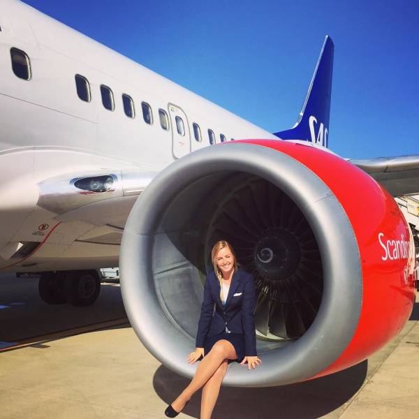 Прекрасная стюардесса Скандинавских авиалиний