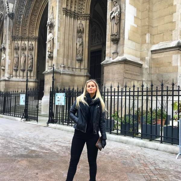 Прекрасная стюардесса Скандинавских авиалиний