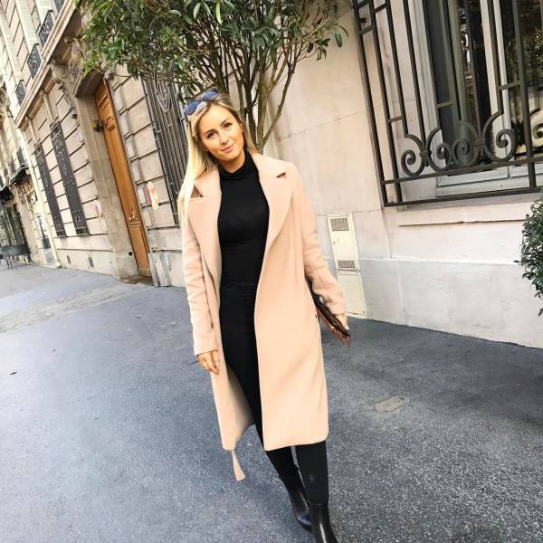 Прекрасная стюардесса Скандинавских авиалиний