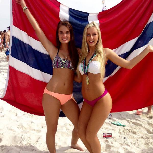 Прекрасная стюардесса Скандинавских авиалиний