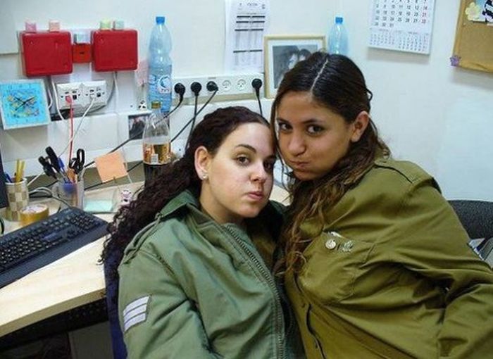 Самая симпатичная армия в мире (45 фото)