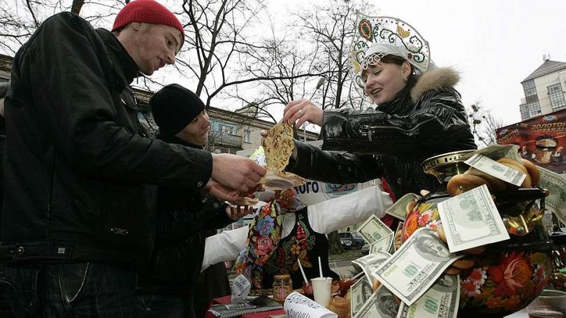 Остались в бедняках: Как россияне относятся к деньгам