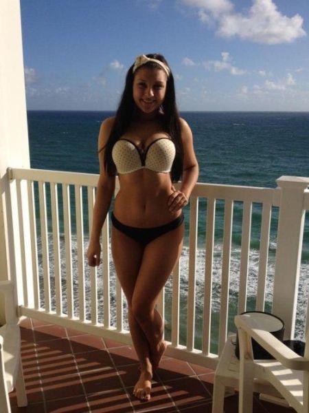 Девушки в бикини (41 фото)