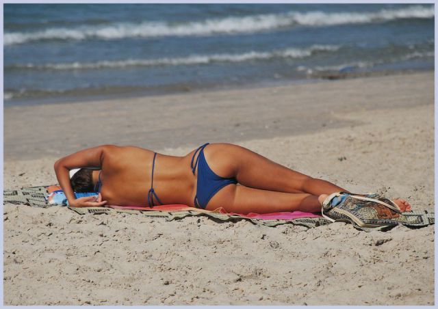 Девушки в бикини (41 фото)