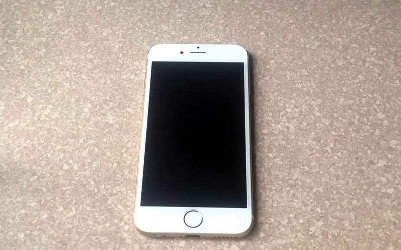 Можно ли спасти промокший телефон