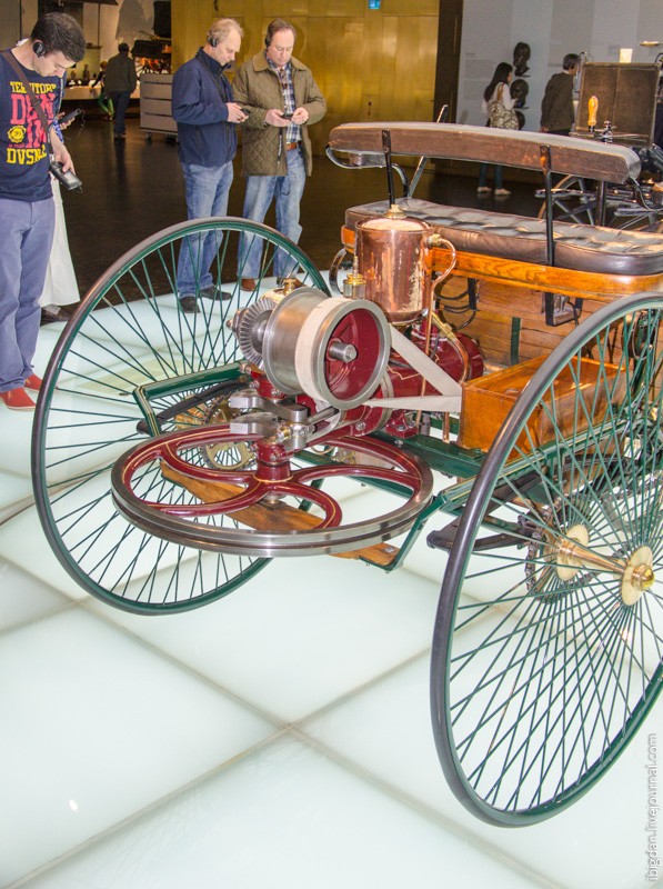 Экскурсия в Музей самодвижущихся экипажей компании Мерседес