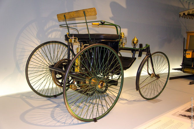 Экскурсия в Музей самодвижущихся экипажей компании Мерседес