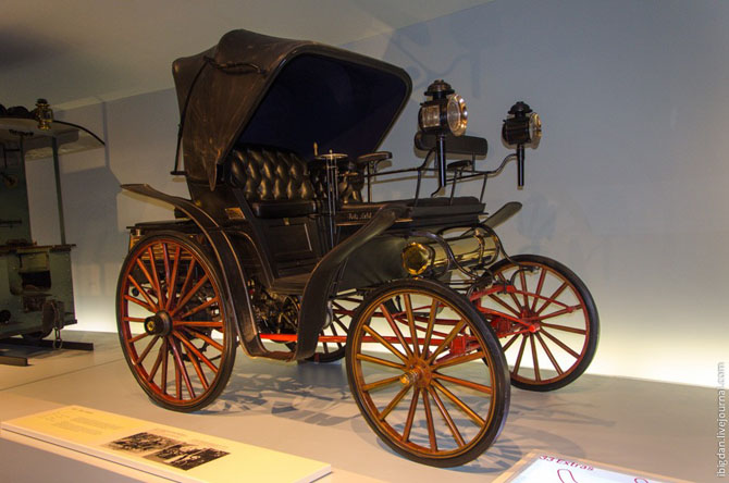 Экскурсия в Музей самодвижущихся экипажей компании Мерседес