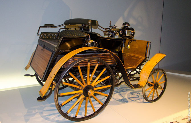 Экскурсия в Музей самодвижущихся экипажей компании Мерседес