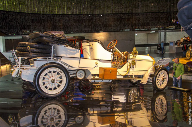 Экскурсия в Музей самодвижущихся экипажей компании Мерседес