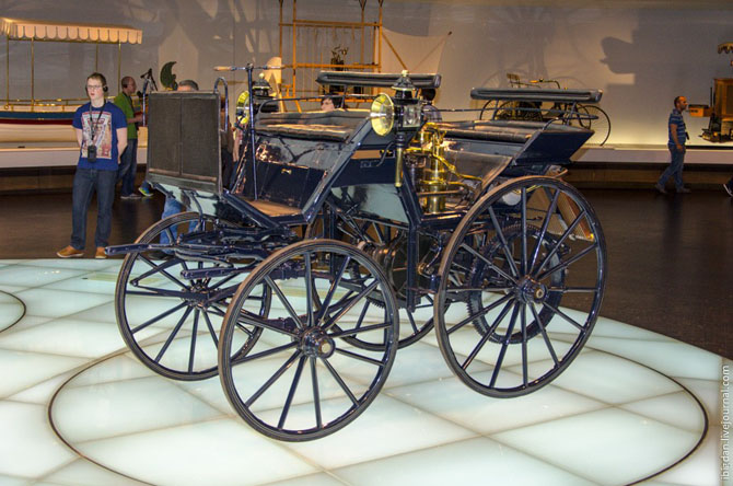 Экскурсия в Музей самодвижущихся экипажей компании Мерседес