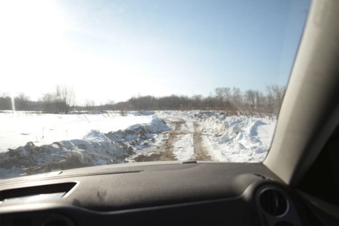 Сотрудники прокуратуры не смогли доехать в отдаленный поселок Свердловской области из-за отсутствия дороги
