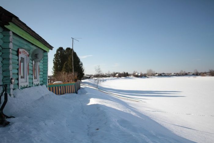 Сотрудники прокуратуры не смогли доехать в отдаленный поселок Свердловской области из-за отсутствия дороги