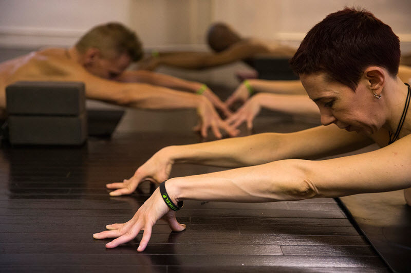 Как проходят занятия по «голой» йоге