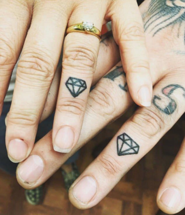 Клевые парные татуировки молодоженов