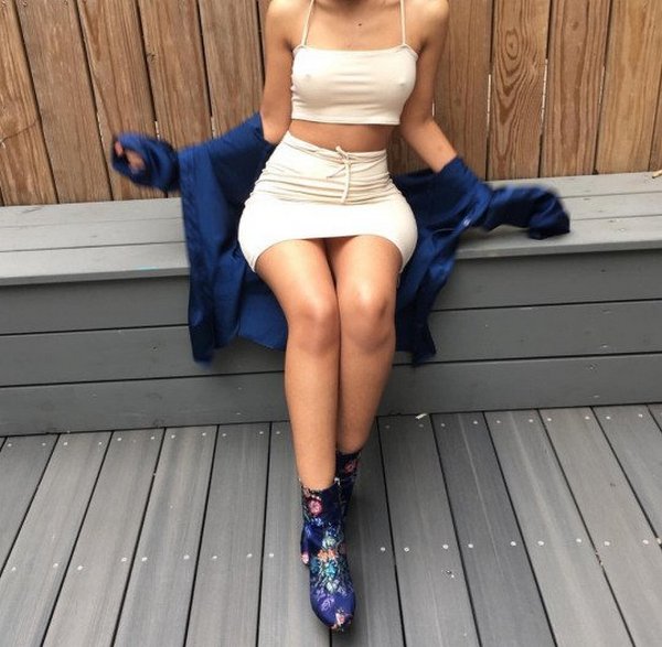 Девушки в обтягивающих платьях