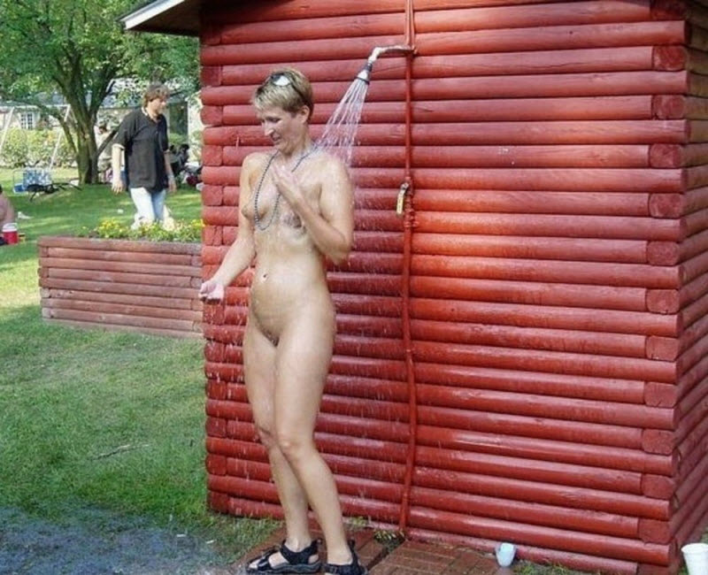 Старушки хулиганят: откровенные снимки зрелых дам