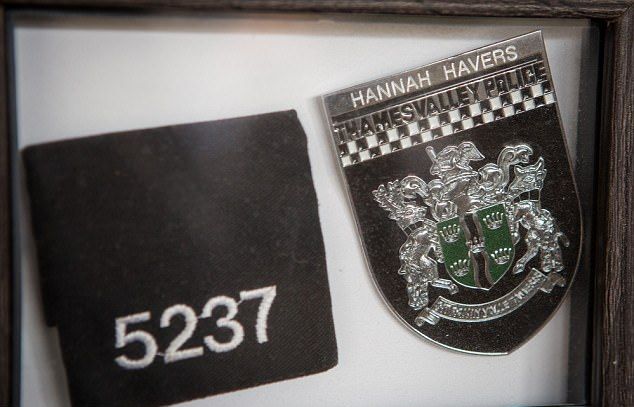 Мать троих детей бросила работу в полиции и стала стриптизершей